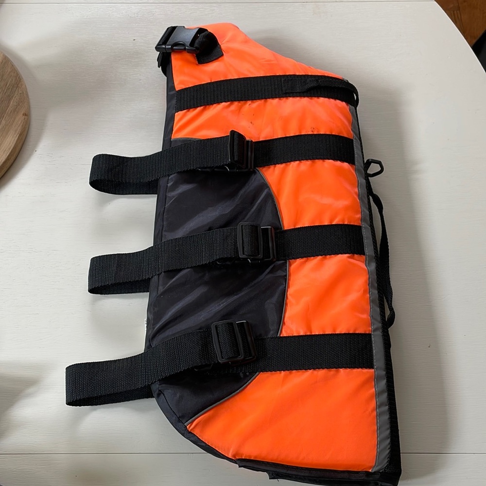 Dog life vest size large for a 90lb dog